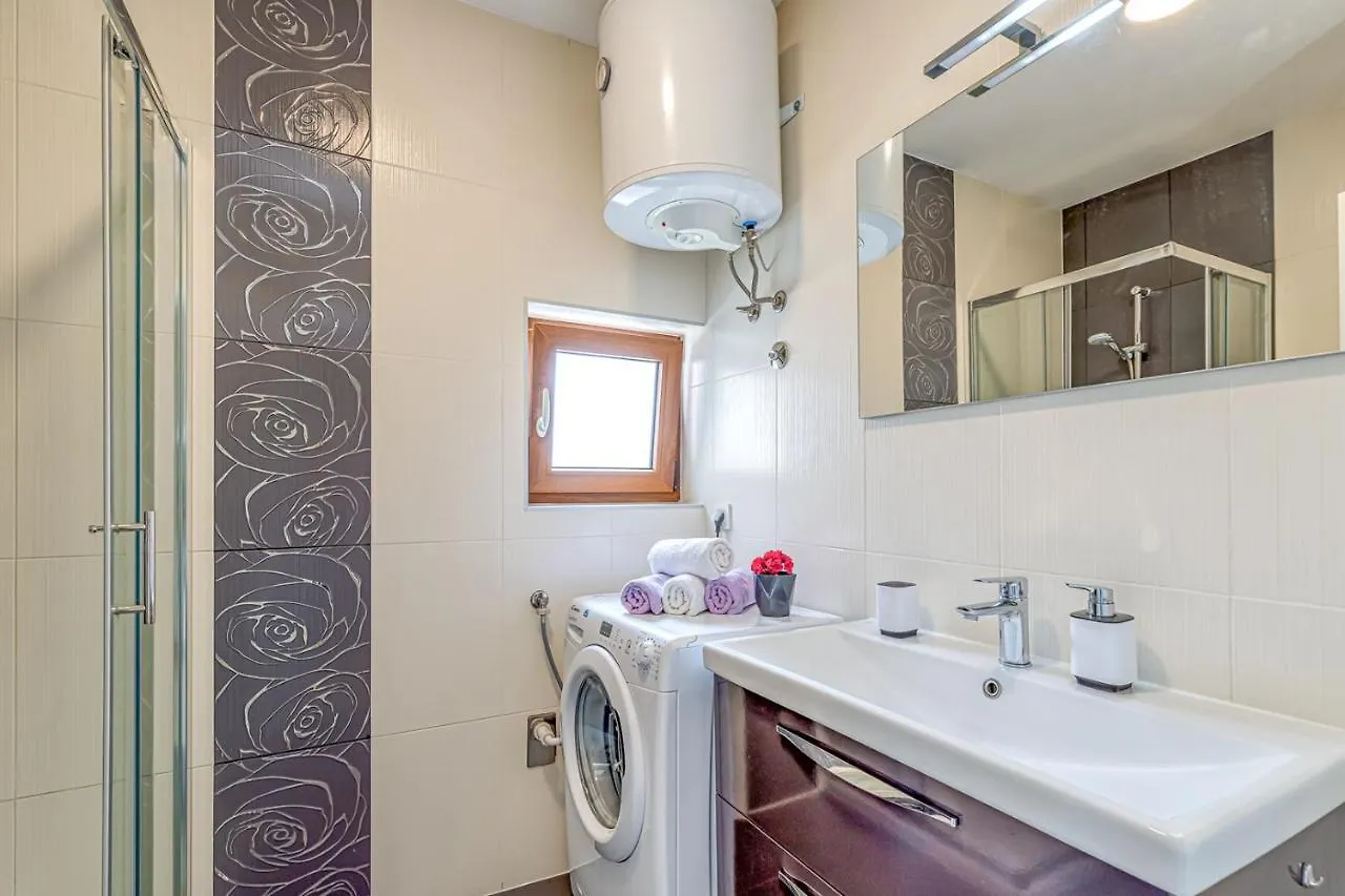 Apartment Val Pula 0*,